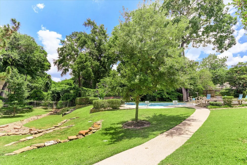 9612 Bayou Brook St, Houston, TX 77063