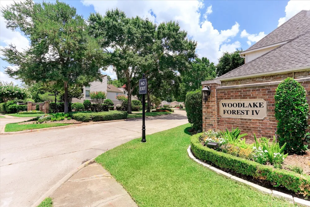 9612 Bayou Brook St, Houston, TX 77063