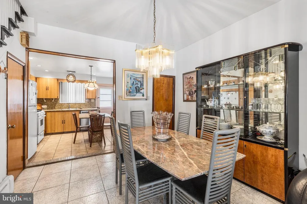 2439 S Rosewood St, Philadelphia, PA 19145