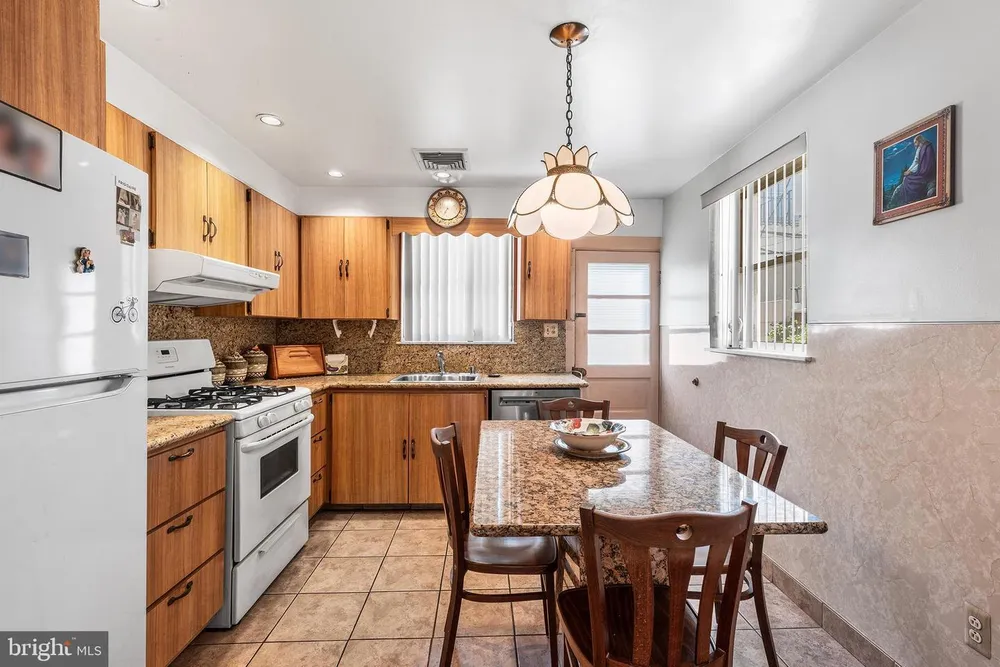 2439 S Rosewood St, Philadelphia, PA 19145