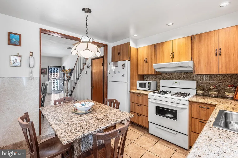 2439 S Rosewood St, Philadelphia, PA 19145