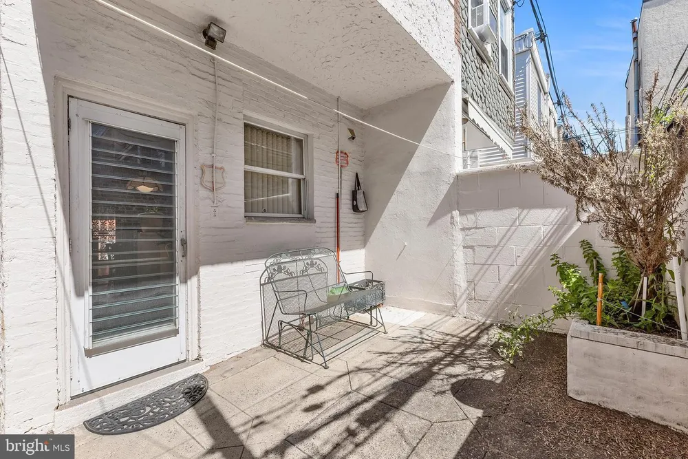 2439 S Rosewood St, Philadelphia, PA 19145