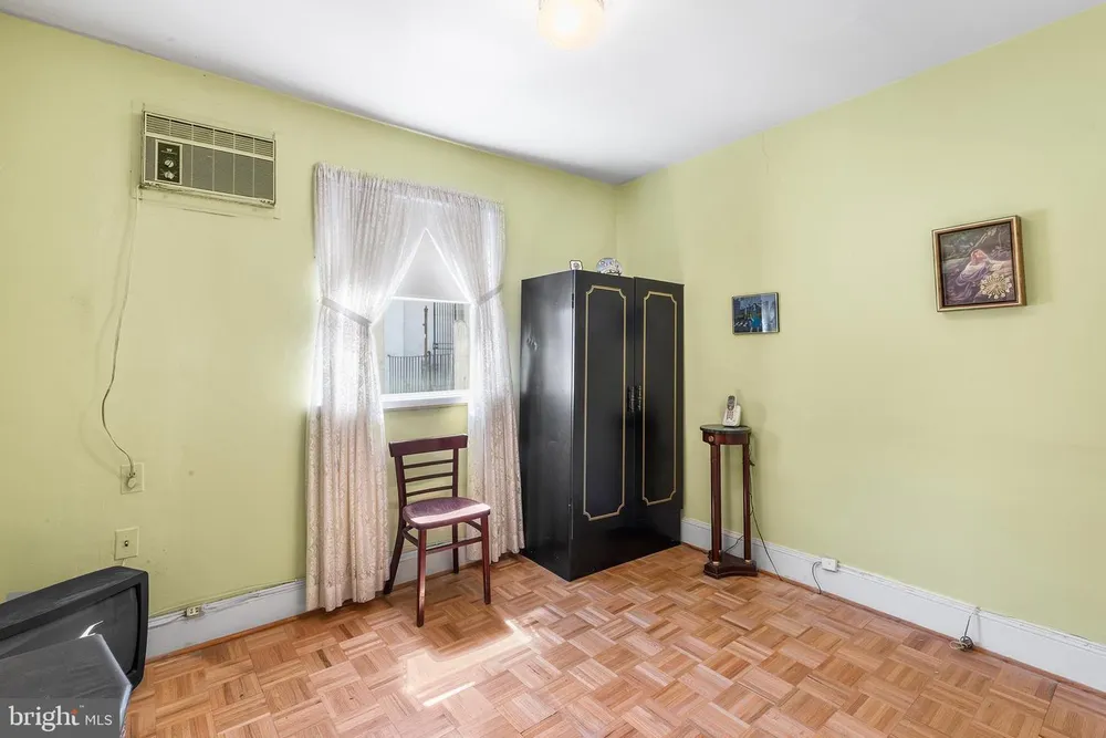 2439 S Rosewood St, Philadelphia, PA 19145