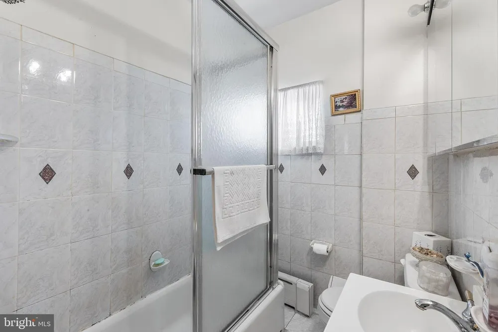 2439 S Rosewood St, Philadelphia, PA 19145