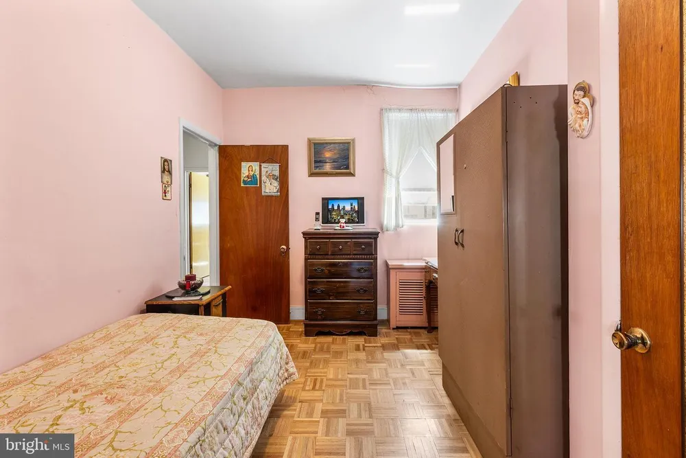 2439 S Rosewood St, Philadelphia, PA 19145
