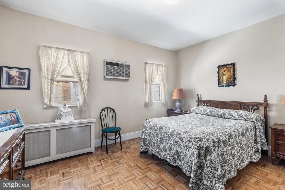 2439 S Rosewood St, Philadelphia, PA 19145