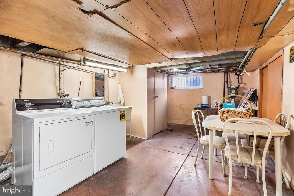 2439 S Rosewood St, Philadelphia, PA 19145