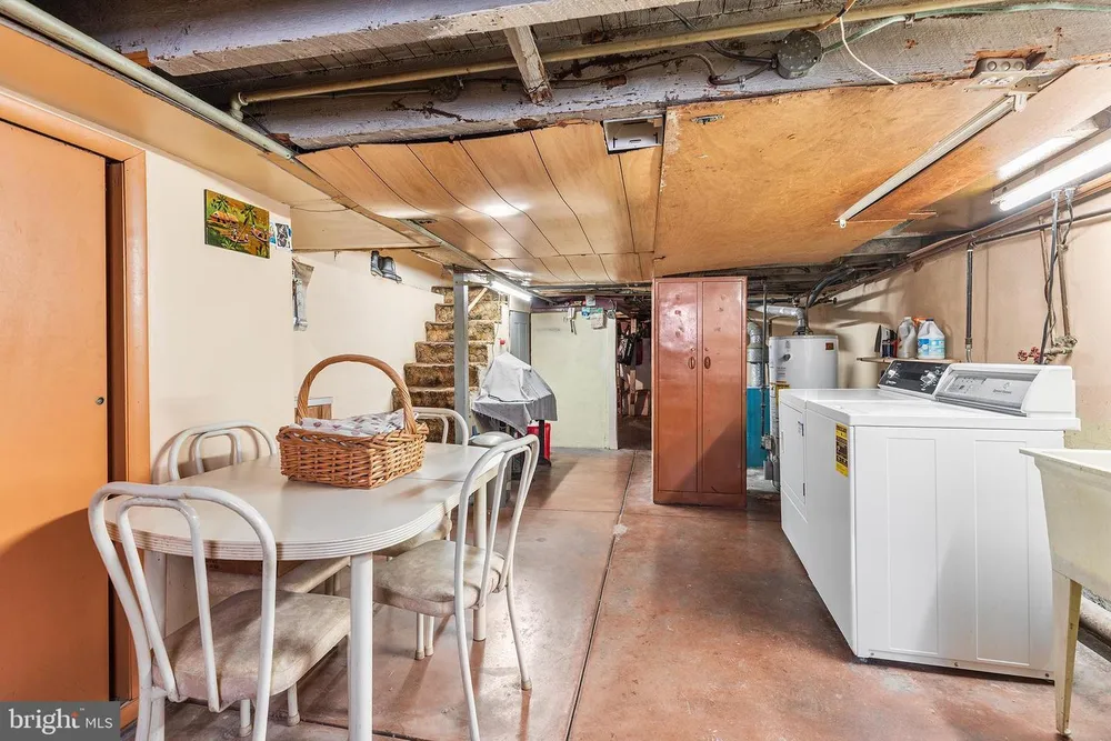 2439 S Rosewood St, Philadelphia, PA 19145