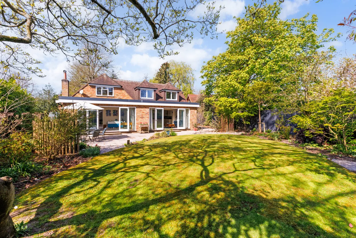 The Avenue, The Abbotsbrook, Bourne End, SL8 photo 1