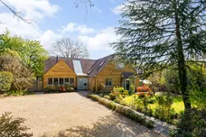The Avenue, The Abbotsbrook, Bourne End, SL8 photo 2