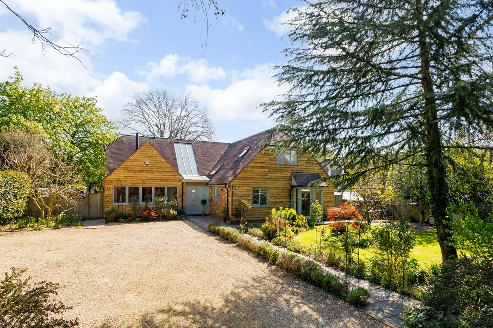 The Avenue, The Abbotsbrook, Bourne End, SL8 photo 2