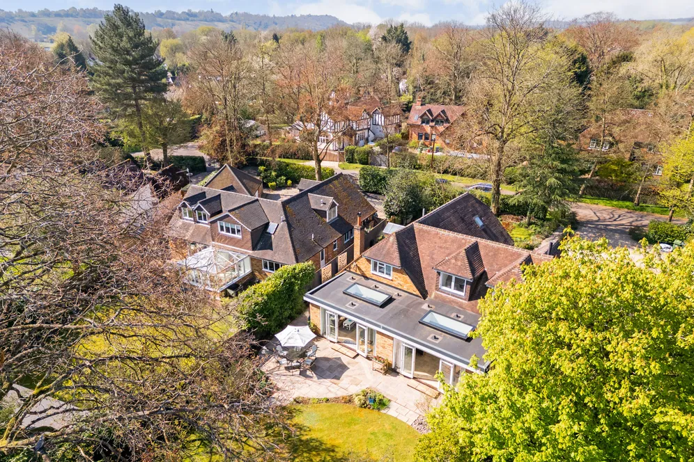 The Avenue, The Abbotsbrook, Bourne End, SL8 photo 3