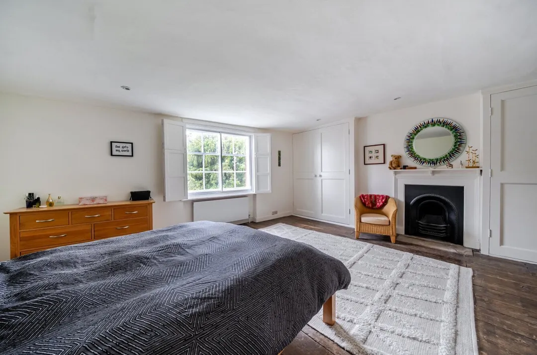 https://mr0.homeflow-assets.co.uk/files/photo/image/47613/3007/_x_/TOP250038_18.jpg
