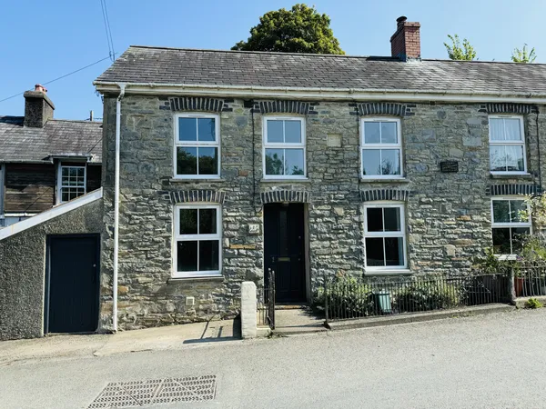 Cwrtnewydd, Llanbydder