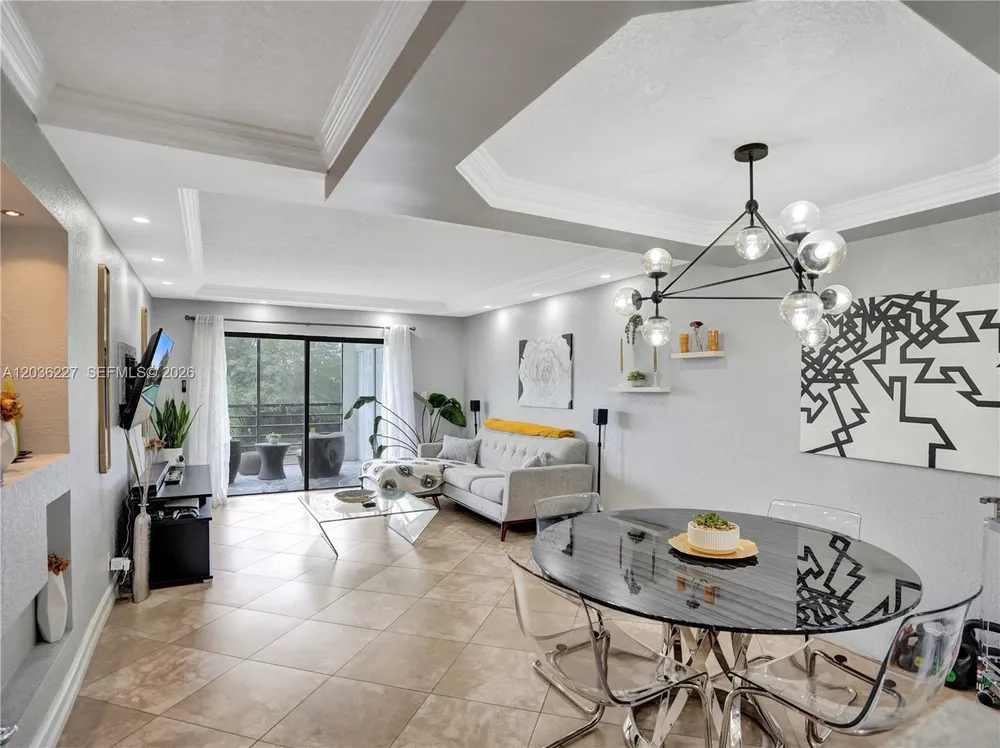 9440 SW 8th St, Boca Raton, FL 33428
