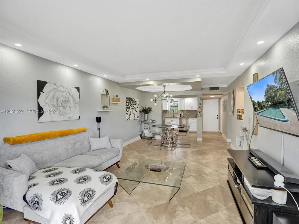 9440 SW 8th St, Boca Raton, FL 33428