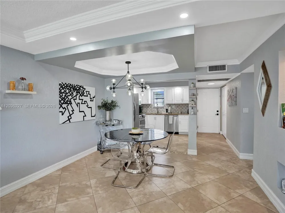 9440 SW 8th St, Boca Raton, FL 33428