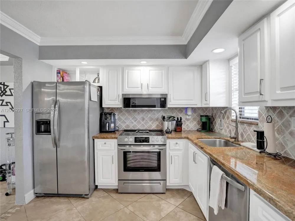 9440 SW 8th St, Boca Raton, FL 33428