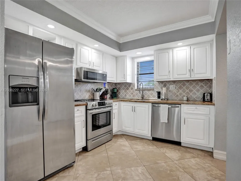 9440 SW 8th St, Boca Raton, FL 33428