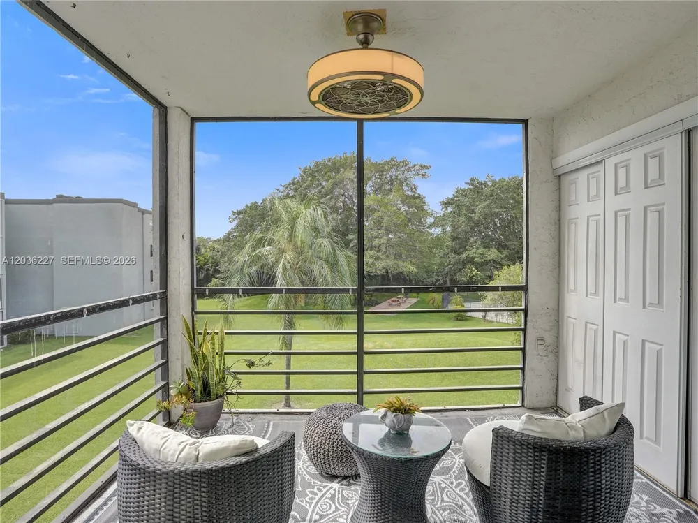 9440 SW 8th St, Boca Raton, FL 33428