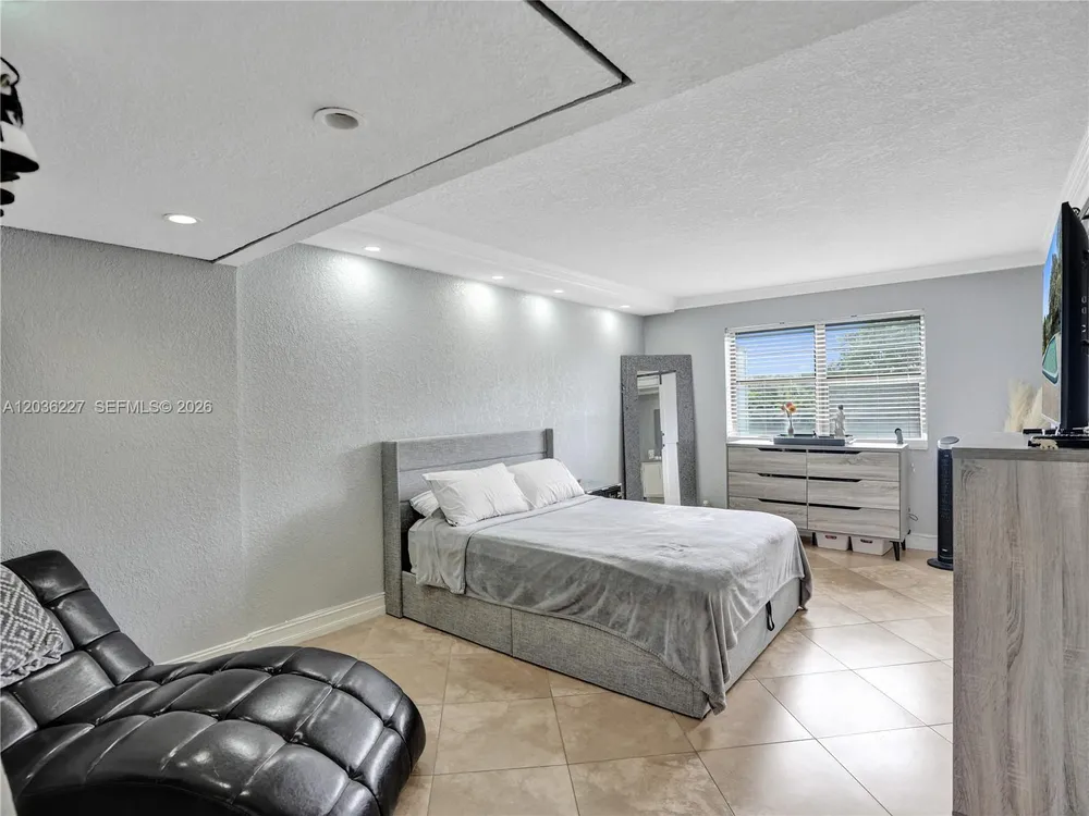 9440 SW 8th St, Boca Raton, FL 33428