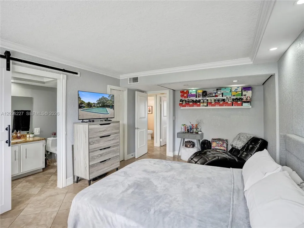9440 SW 8th St, Boca Raton, FL 33428