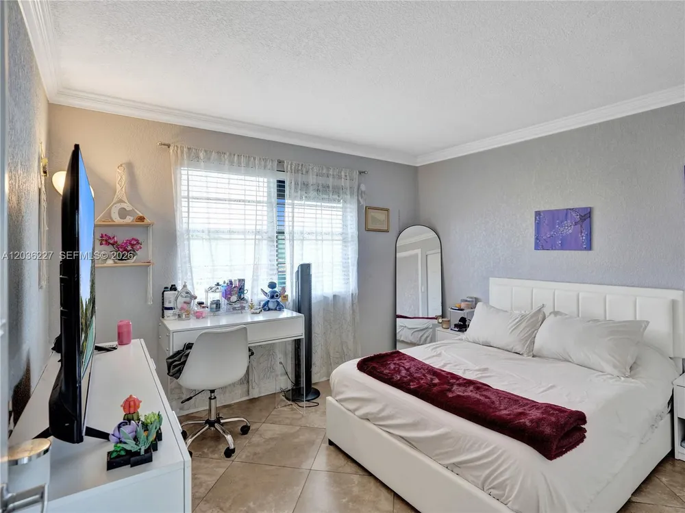 9440 SW 8th St, Boca Raton, FL 33428