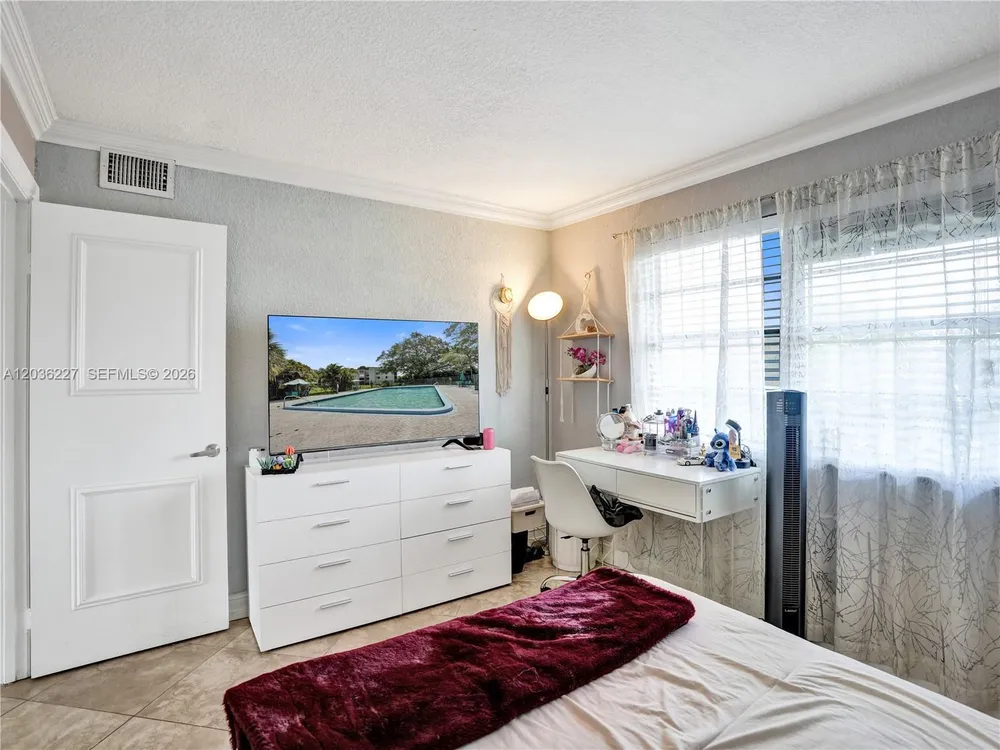 9440 SW 8th St, Boca Raton, FL 33428