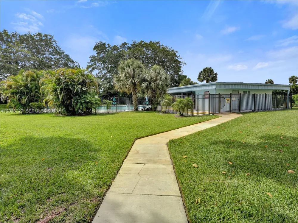 9440 SW 8th St, Boca Raton, FL 33428