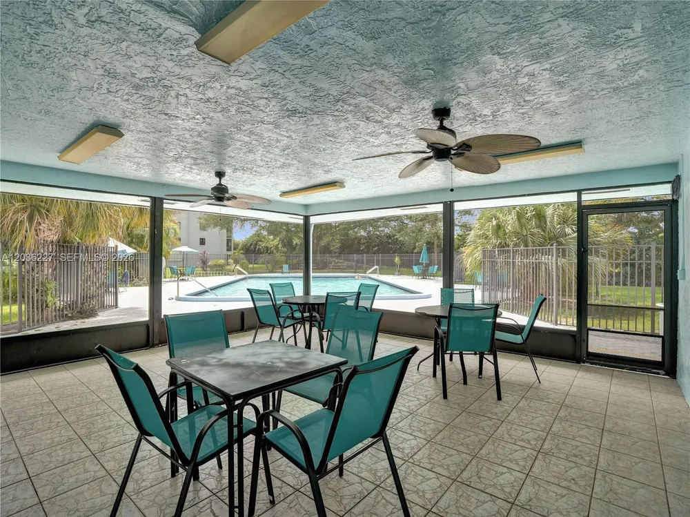 9440 SW 8th St, Boca Raton, FL 33428