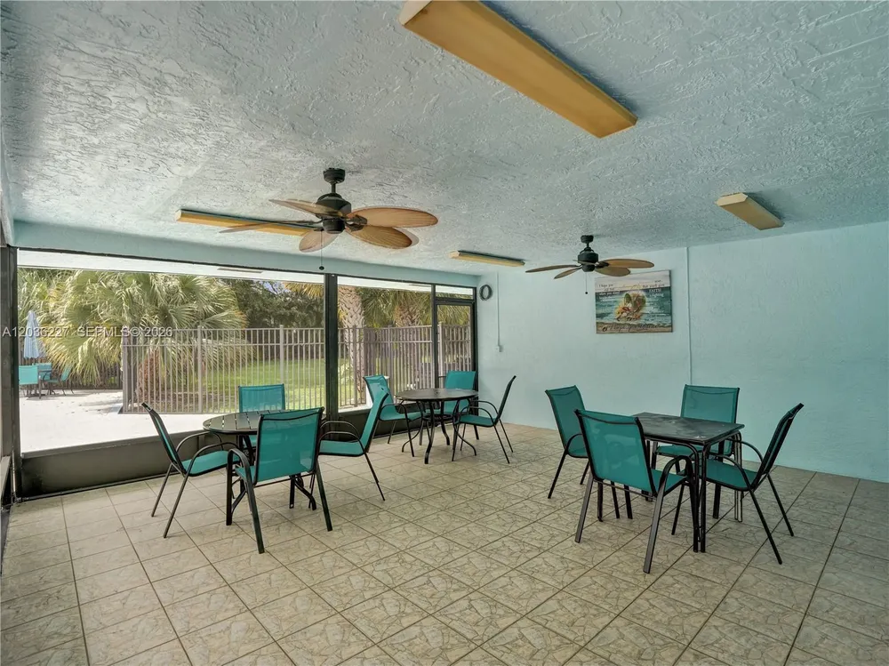 9440 SW 8th St, Boca Raton, FL 33428