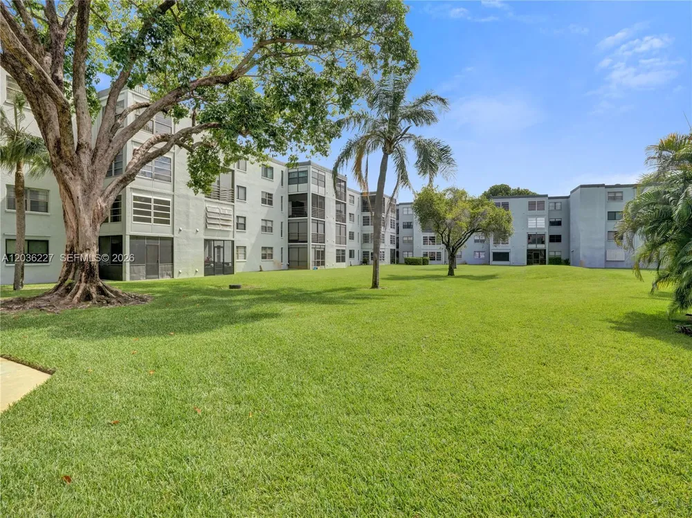 9440 SW 8th St, Boca Raton, FL 33428