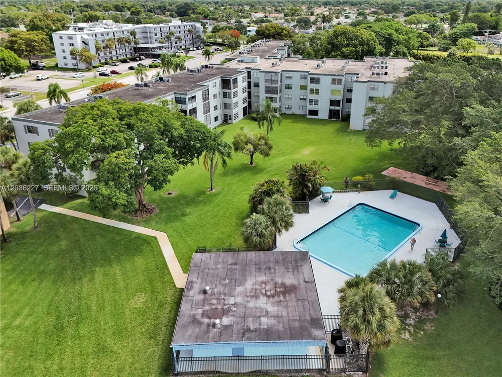 9440 SW 8th St, Boca Raton, FL 33428