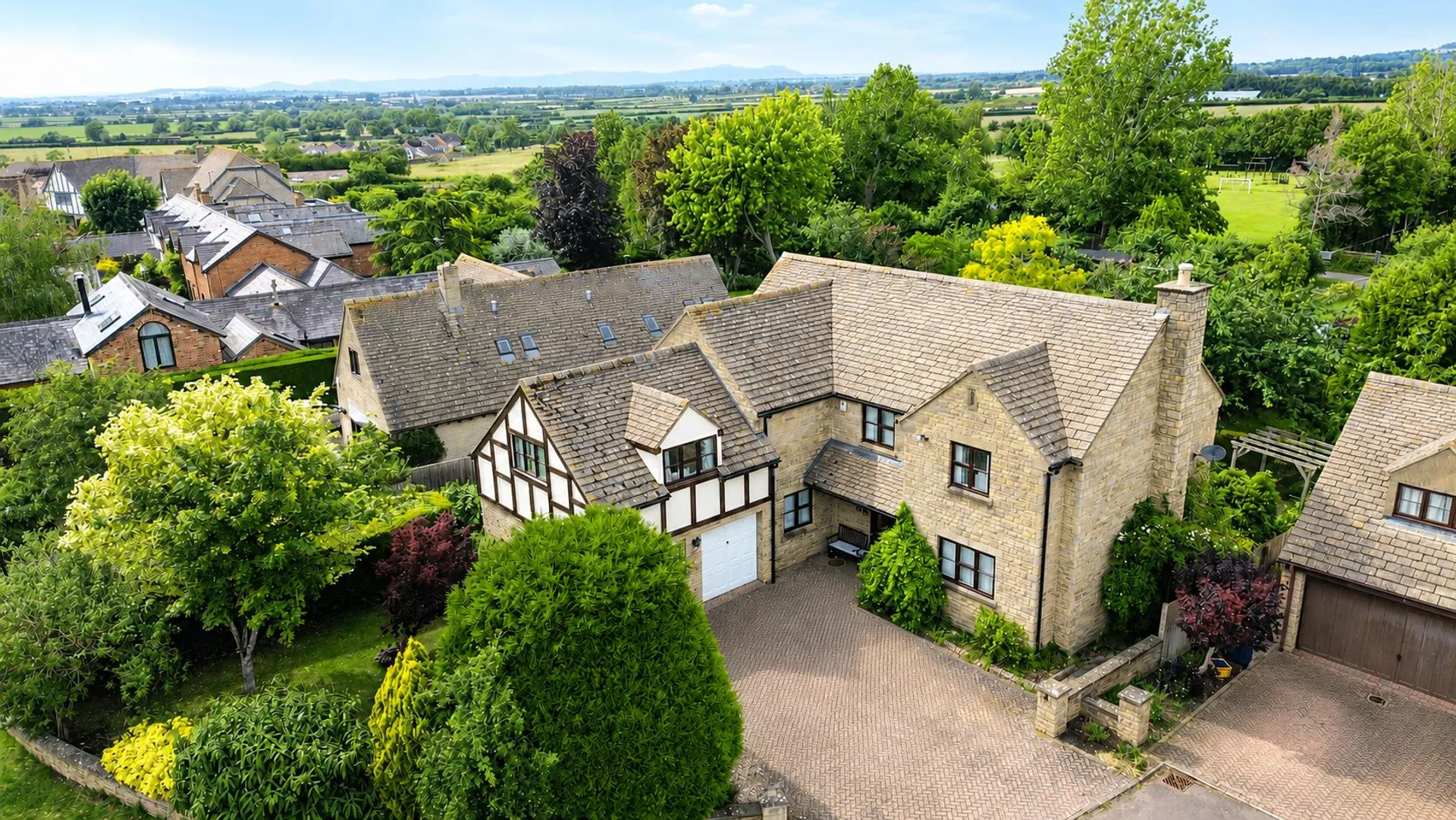 Property photo top 0