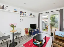 Wellington Crescent, Derby thumb 2