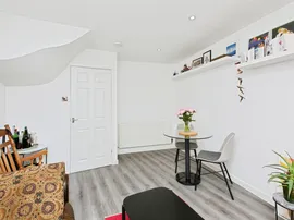 Wellington Crescent, Derby thumb 3