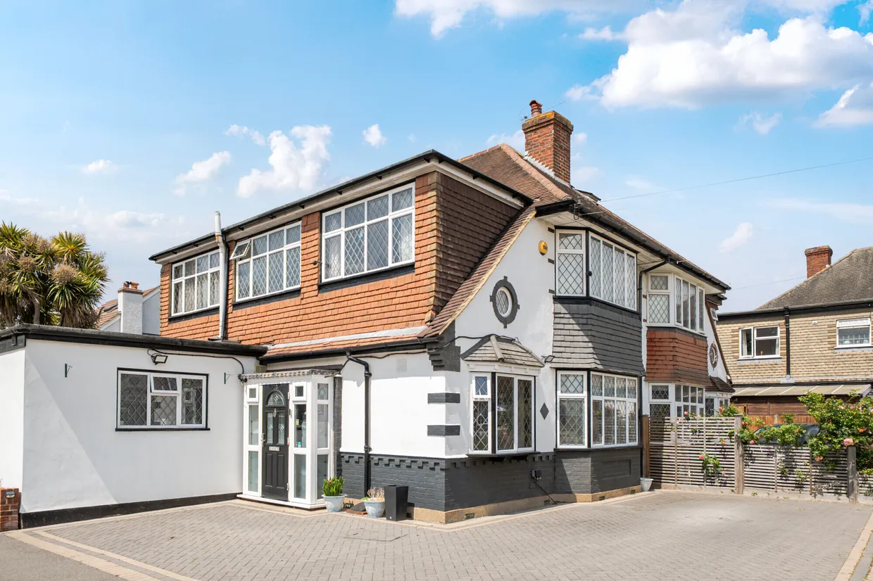 Seaforth Gardens, Epsom, KT19 photo 1