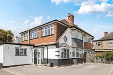 Seaforth Gardens, Epsom, KT19 photo 1