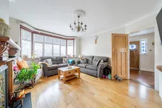 Seaforth Gardens, Epsom, KT19 photo 2
