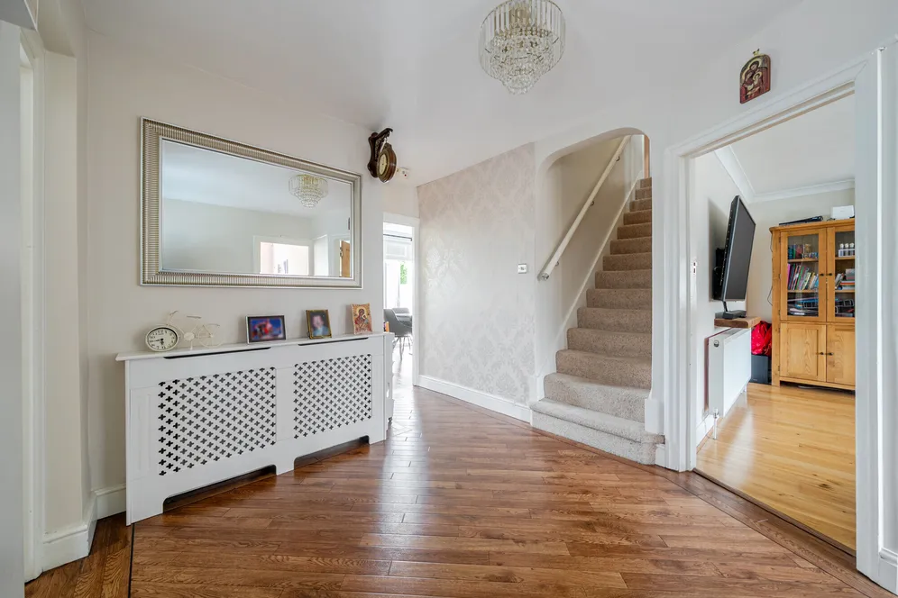 Seaforth Gardens, Epsom, KT19 photo 4