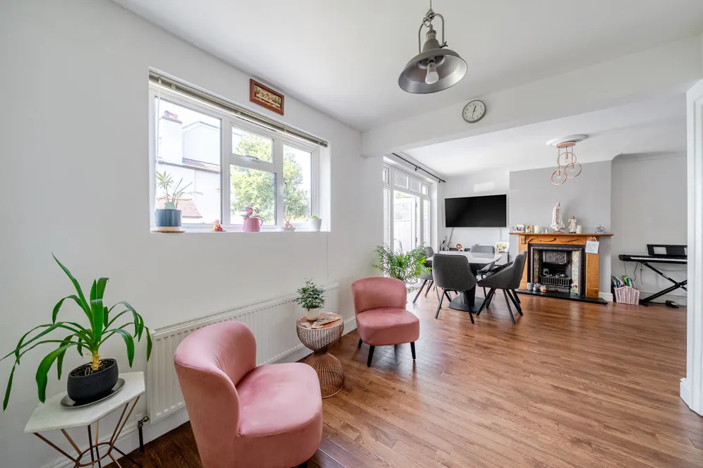 Seaforth Gardens, Epsom, KT19 photo 5