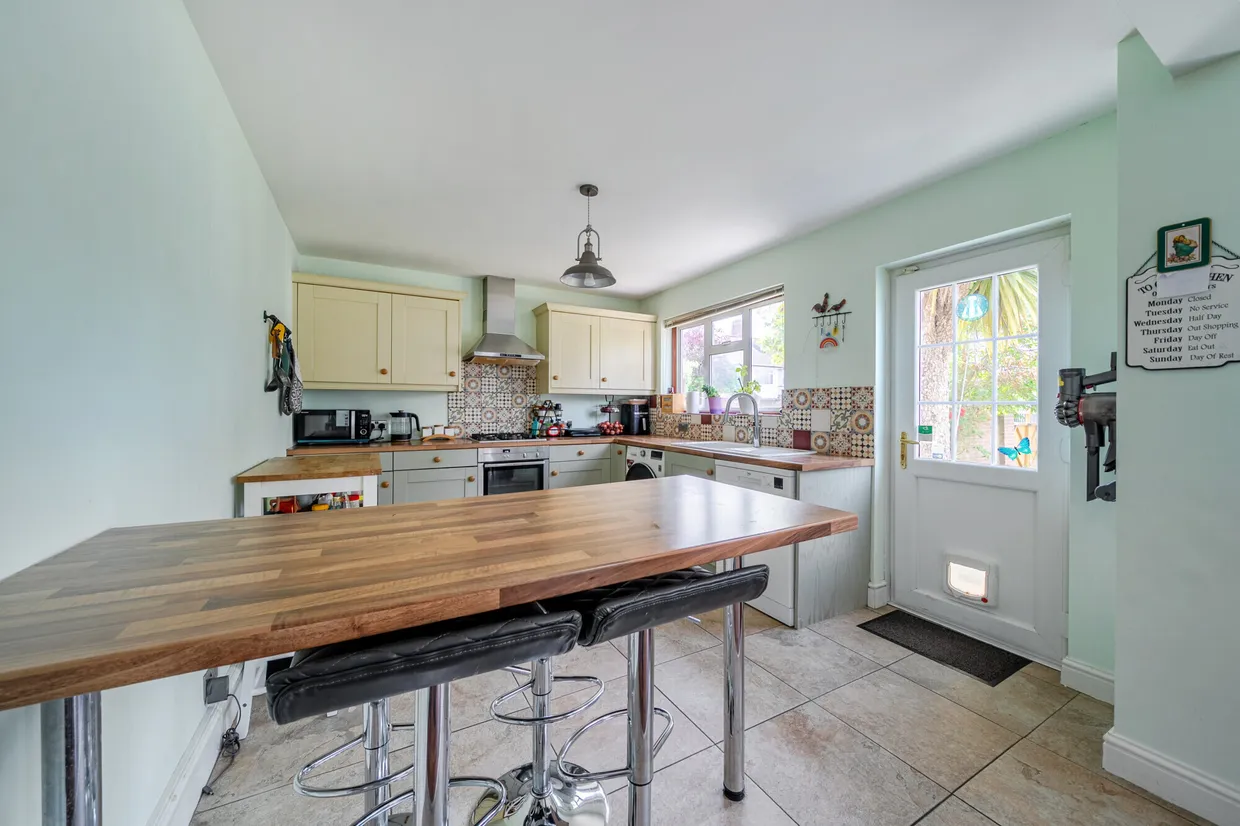 Seaforth Gardens, Epsom, KT19 photo 6