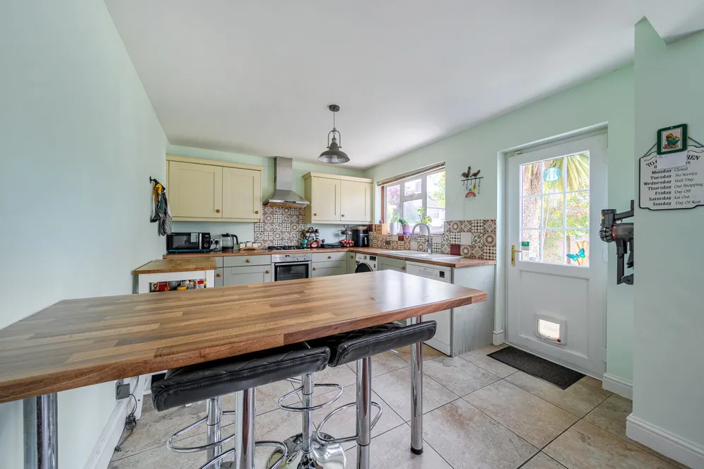 Seaforth Gardens, Epsom, KT19 photo 6