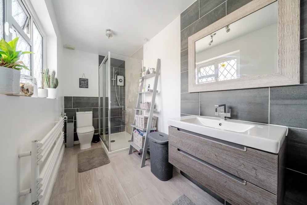 Seaforth Gardens, Epsom, KT19 photo 7