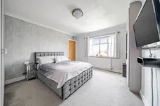Seaforth Gardens, Epsom, KT19 photo 8