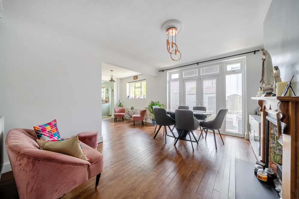 Seaforth Gardens, Epsom, KT19 photo 9