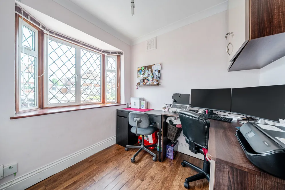 Seaforth Gardens, Epsom, KT19 photo 16