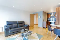 Frances Wharf, E14 photo 5