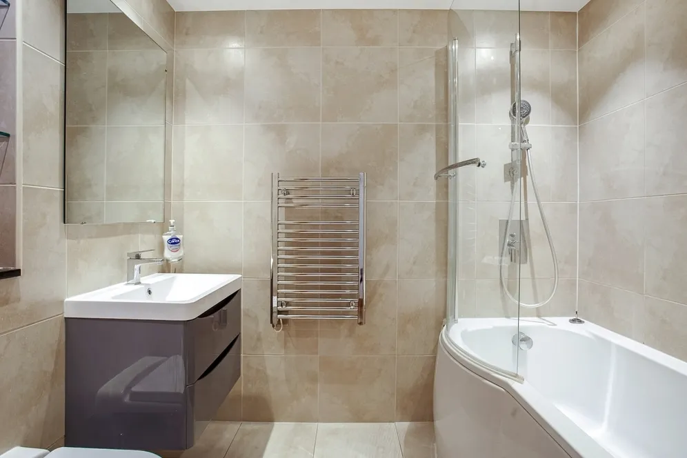 Frances Wharf, E14 photo 7