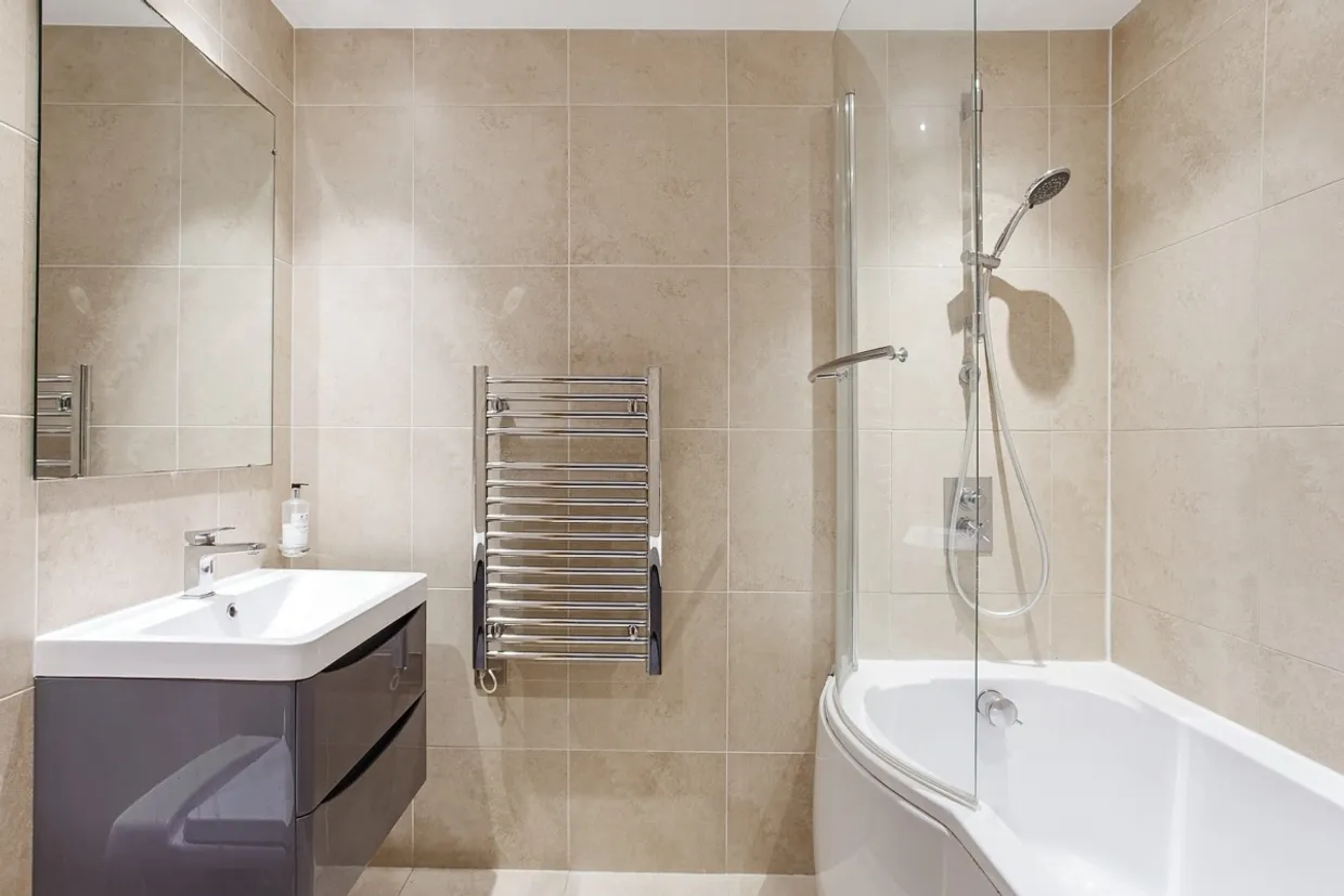 Frances Wharf, E14 photo 9